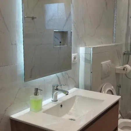 Apartment Next To Blloku Lovely Apartment-comodissimo Centro Tirana