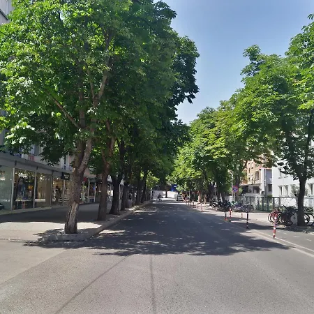 Next To Blloku Lovely Apartment-comodissimo Centro Daire *