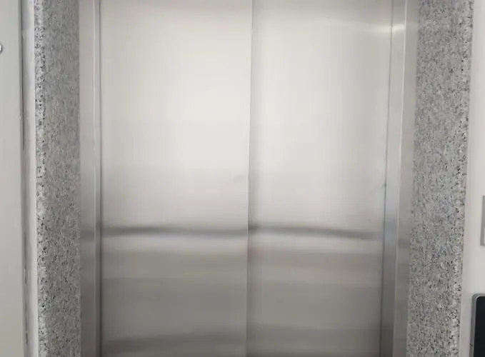 Next To Blloku Lovely Apartment-comodissimo Centro * ティラナ