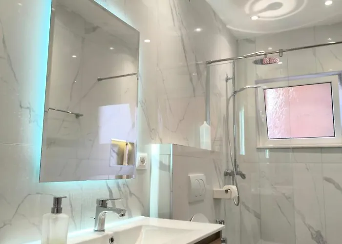 Next To Blloku Lovely Apartment-comodissimo Centro * ティラナ