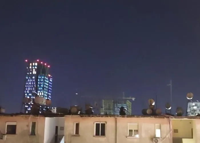 アパート Next To Blloku Lovely Apartment-comodissimo Centro ティラナ